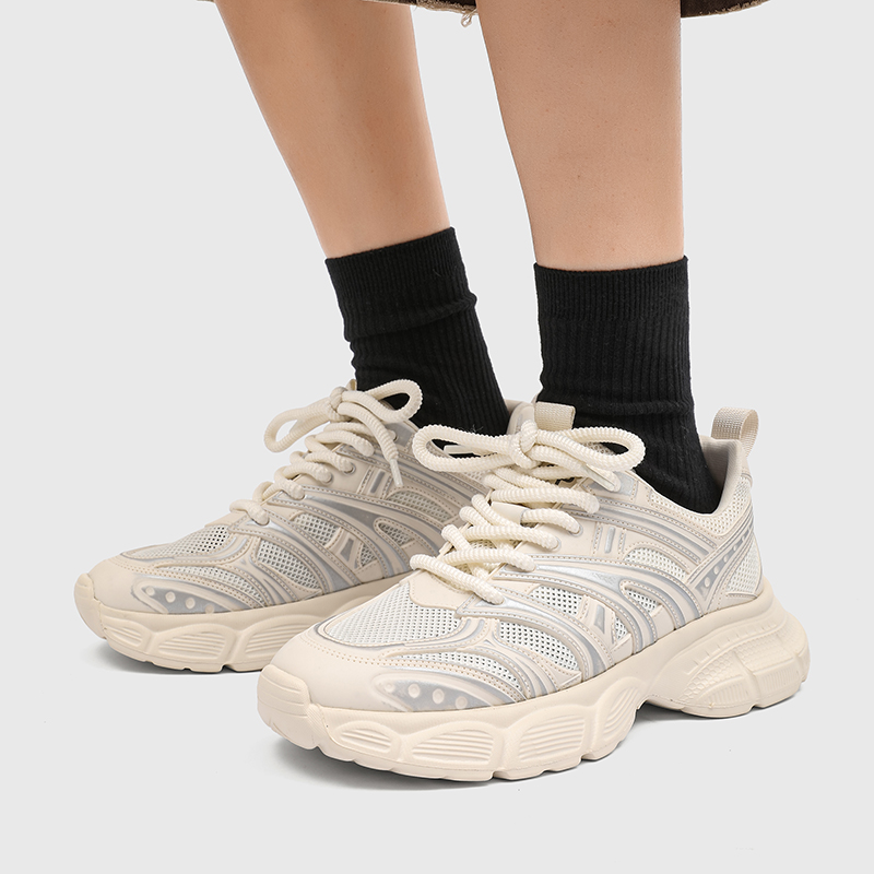Streetwear Brand Niche - ニッチブランド春の新メッシュ通気性ストリートスポーツスタイルスニーカー男性の Hombre デイリードレススライバー身長増加靴
